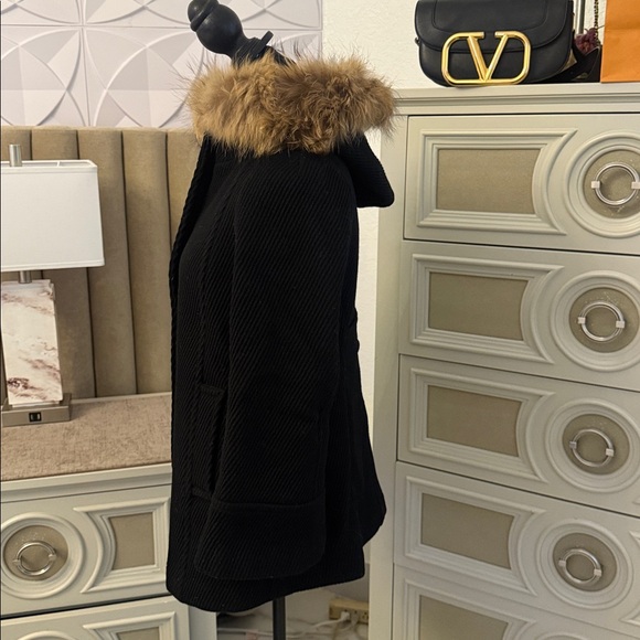 Coat with real raccoon fur hood - Picture 5 of 10